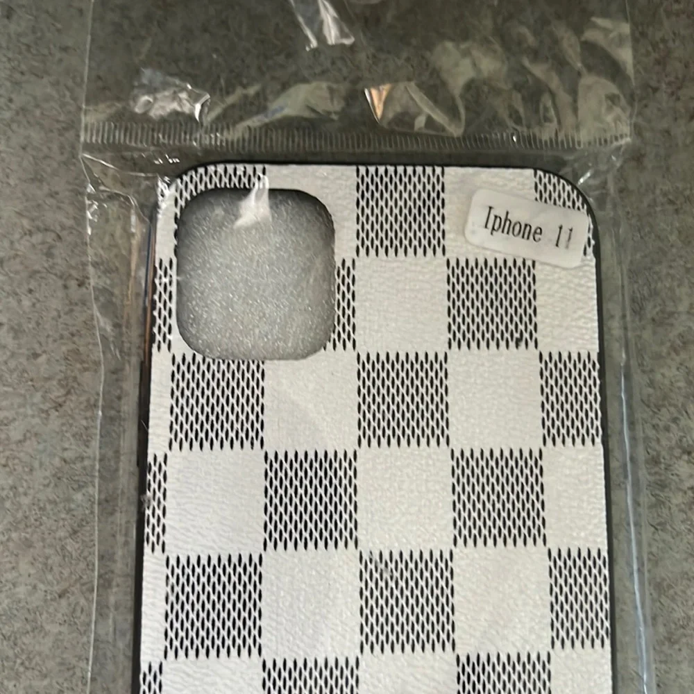iPhone 11 case - Picture 2 of 4